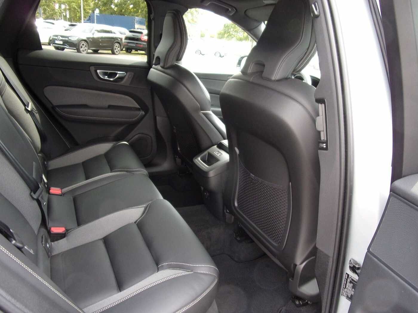 Volvo  B4 Plus Dark 2WD
