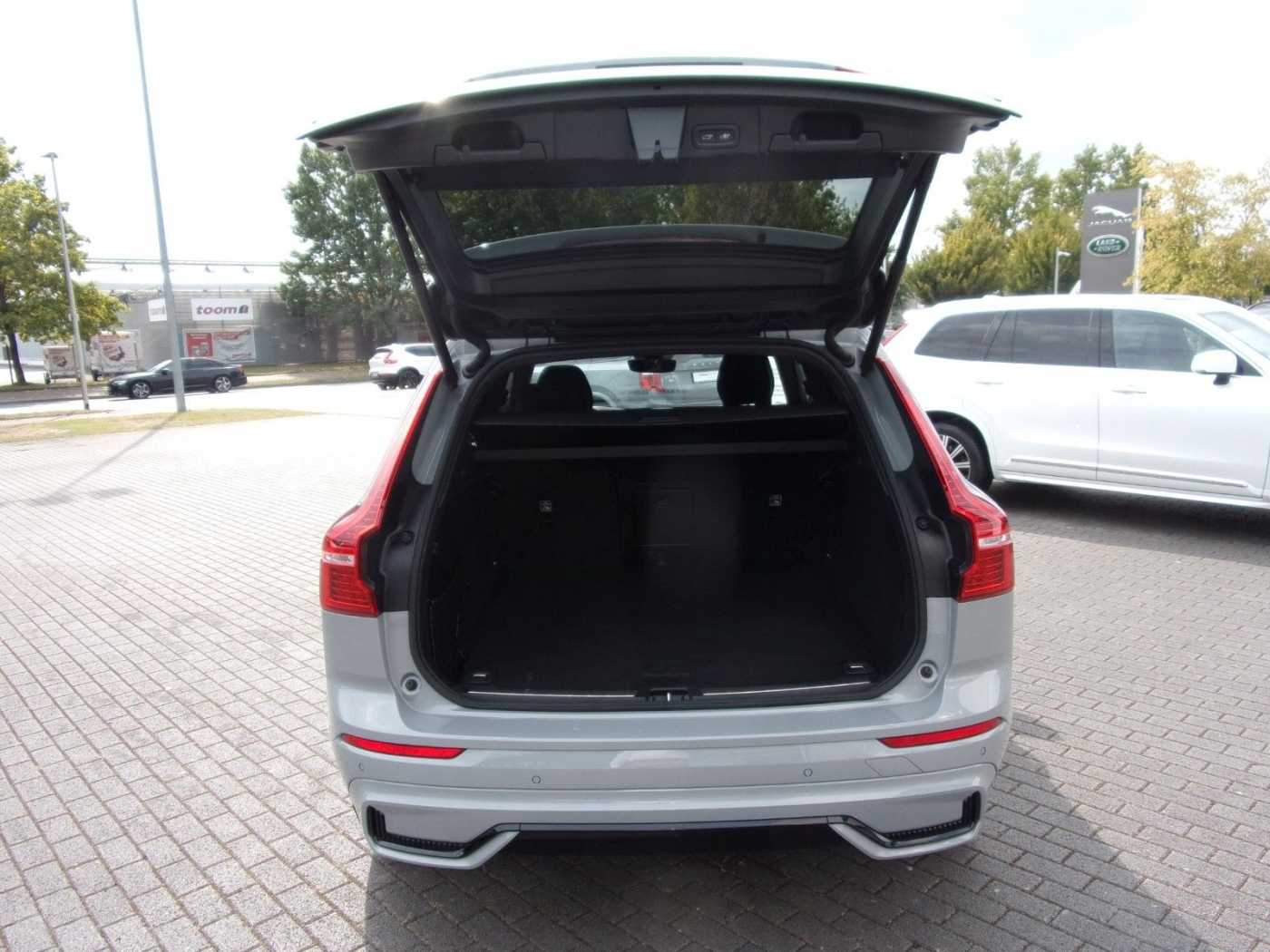 Volvo  B4 Plus Dark 2WD