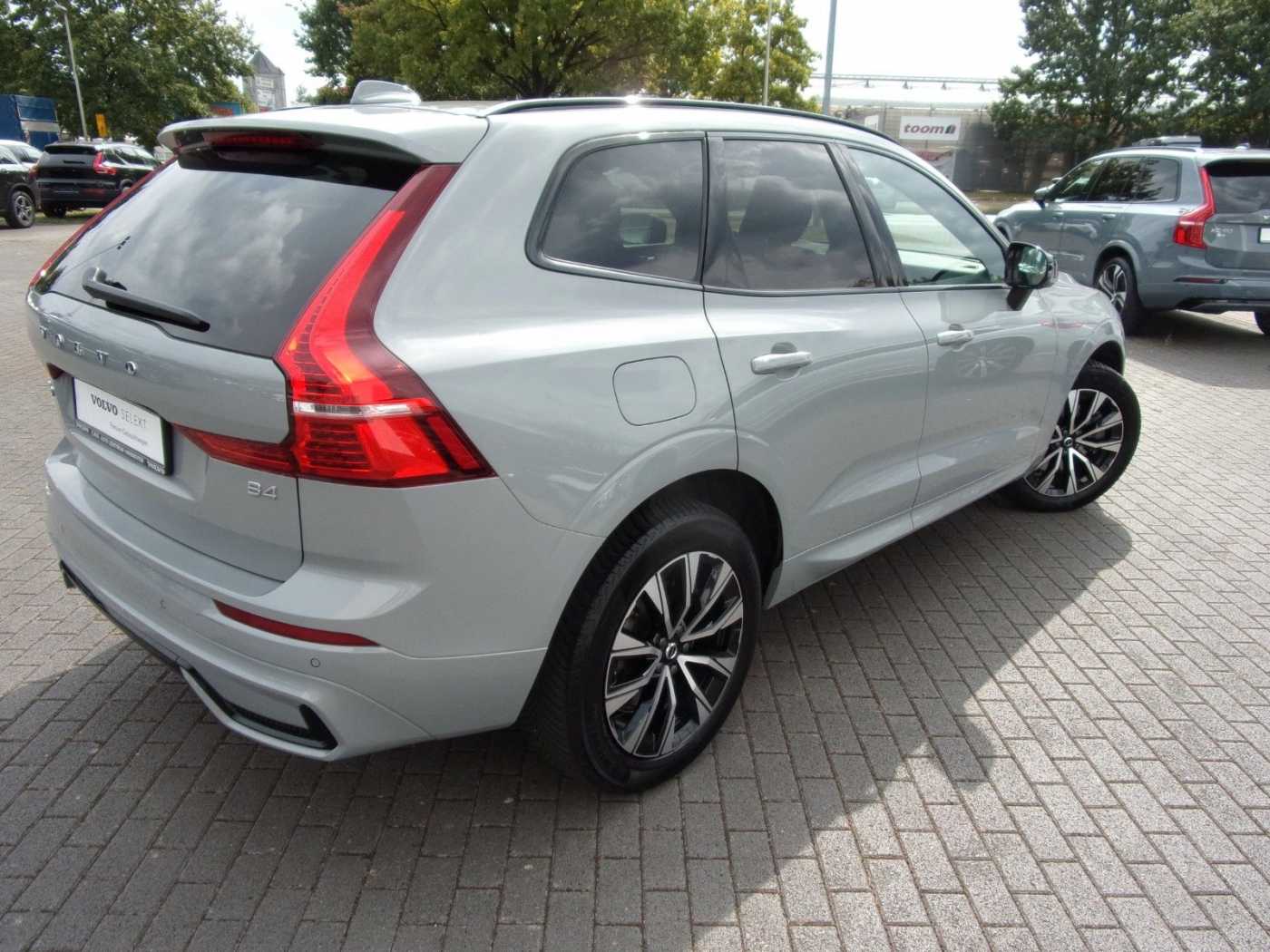 Volvo  B4 Plus Dark 2WD