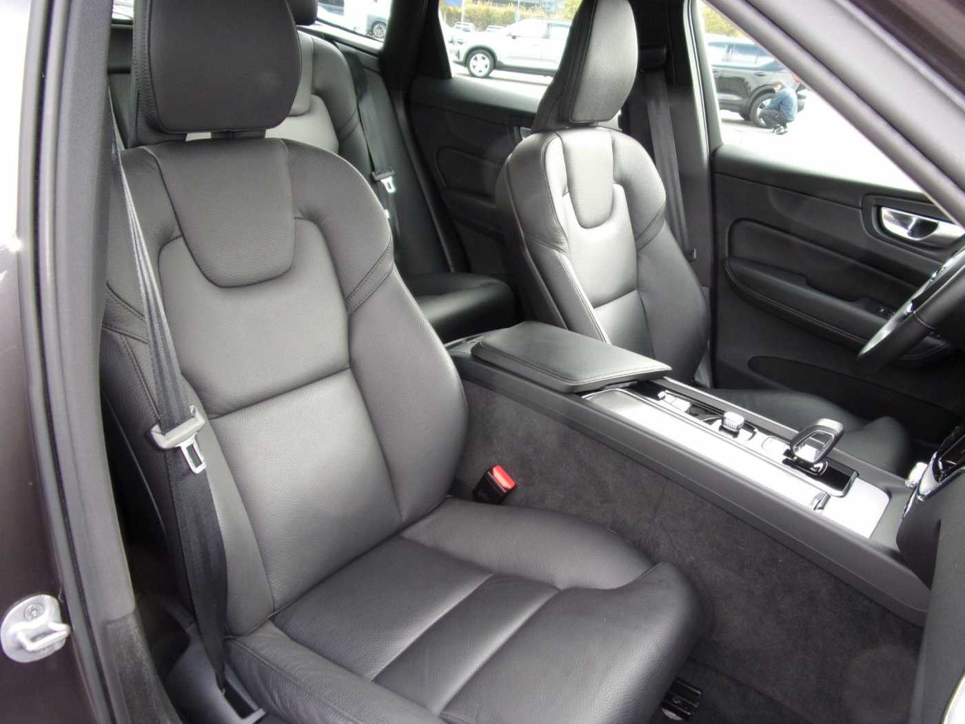 Volvo  B4 Core 2WD