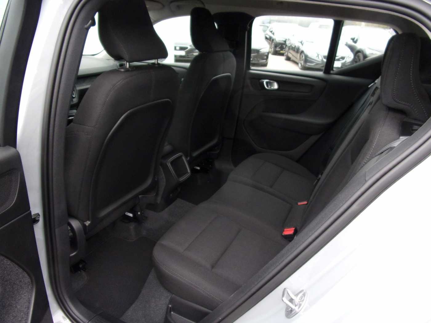 Volvo  T2 Essential 2WD