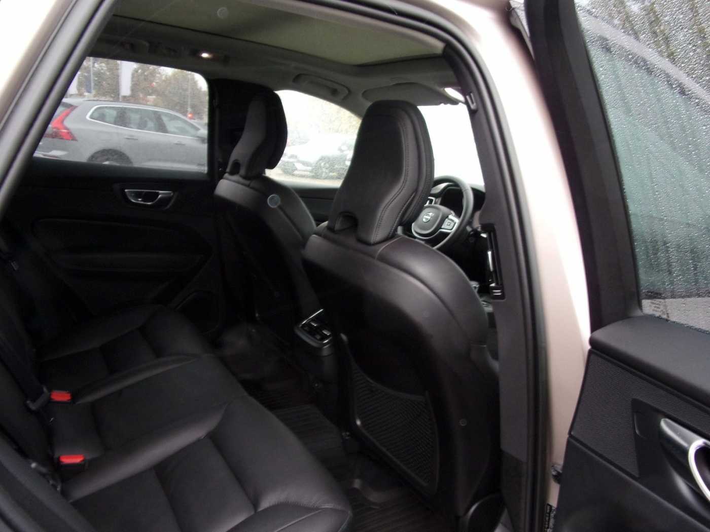 Volvo  B4 Ultimate Dark AWD