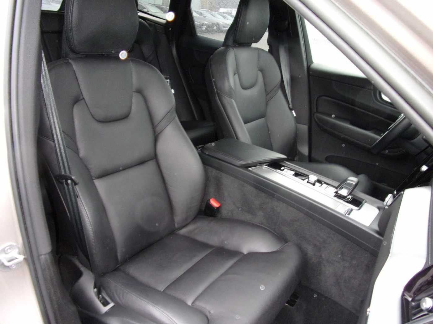 Volvo  B4 Ultimate Dark AWD