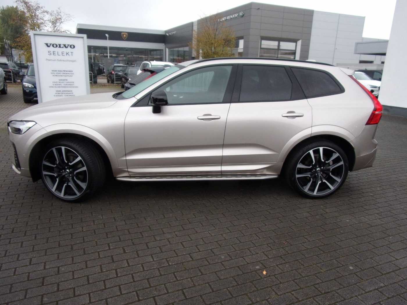 Volvo  B4 Ultimate Dark AWD