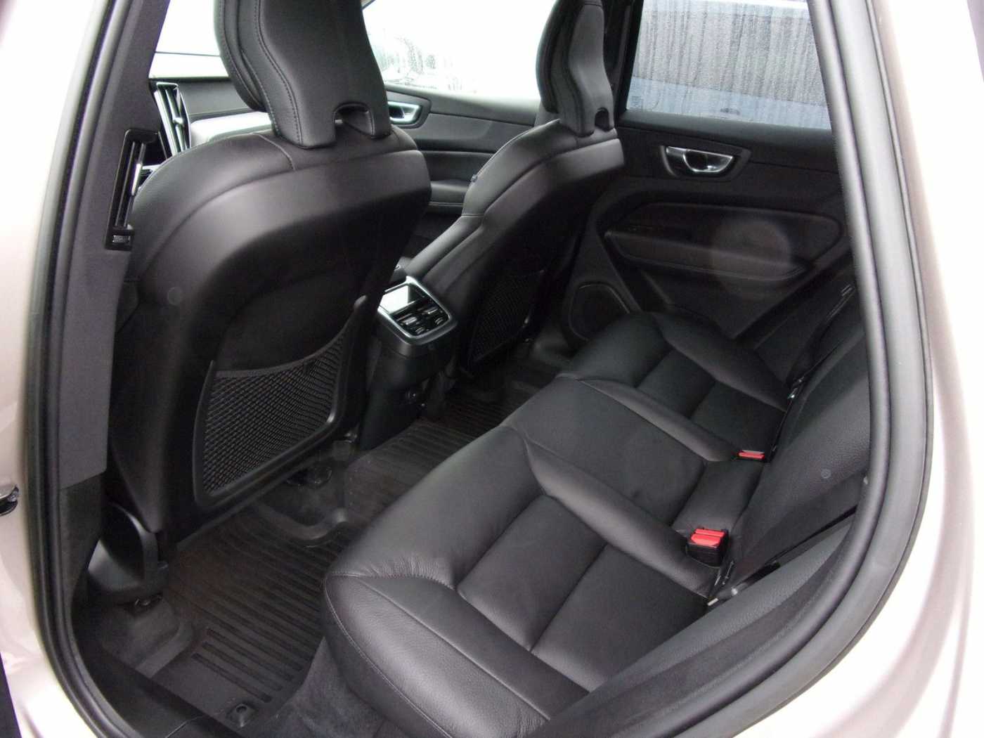 Volvo  B4 Ultimate Dark AWD