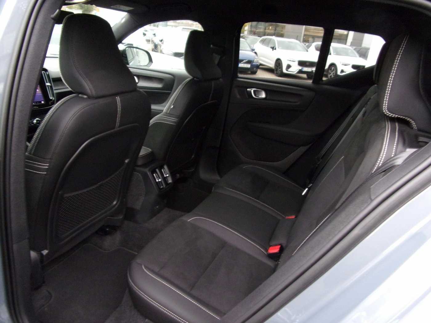 Volvo  Plus Recharge Pure Electric 2WD