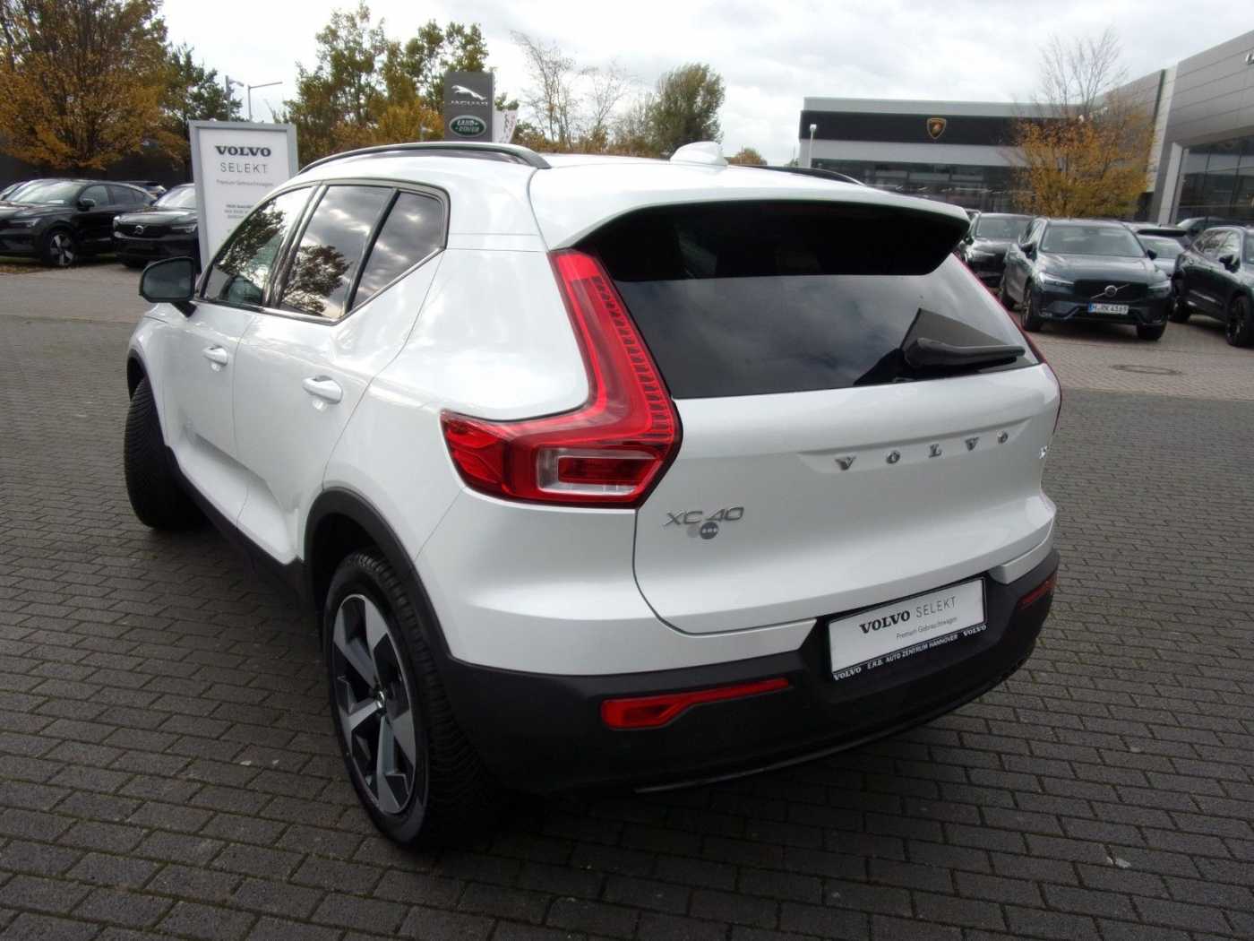 Volvo  T2  Plus Dark 2WD