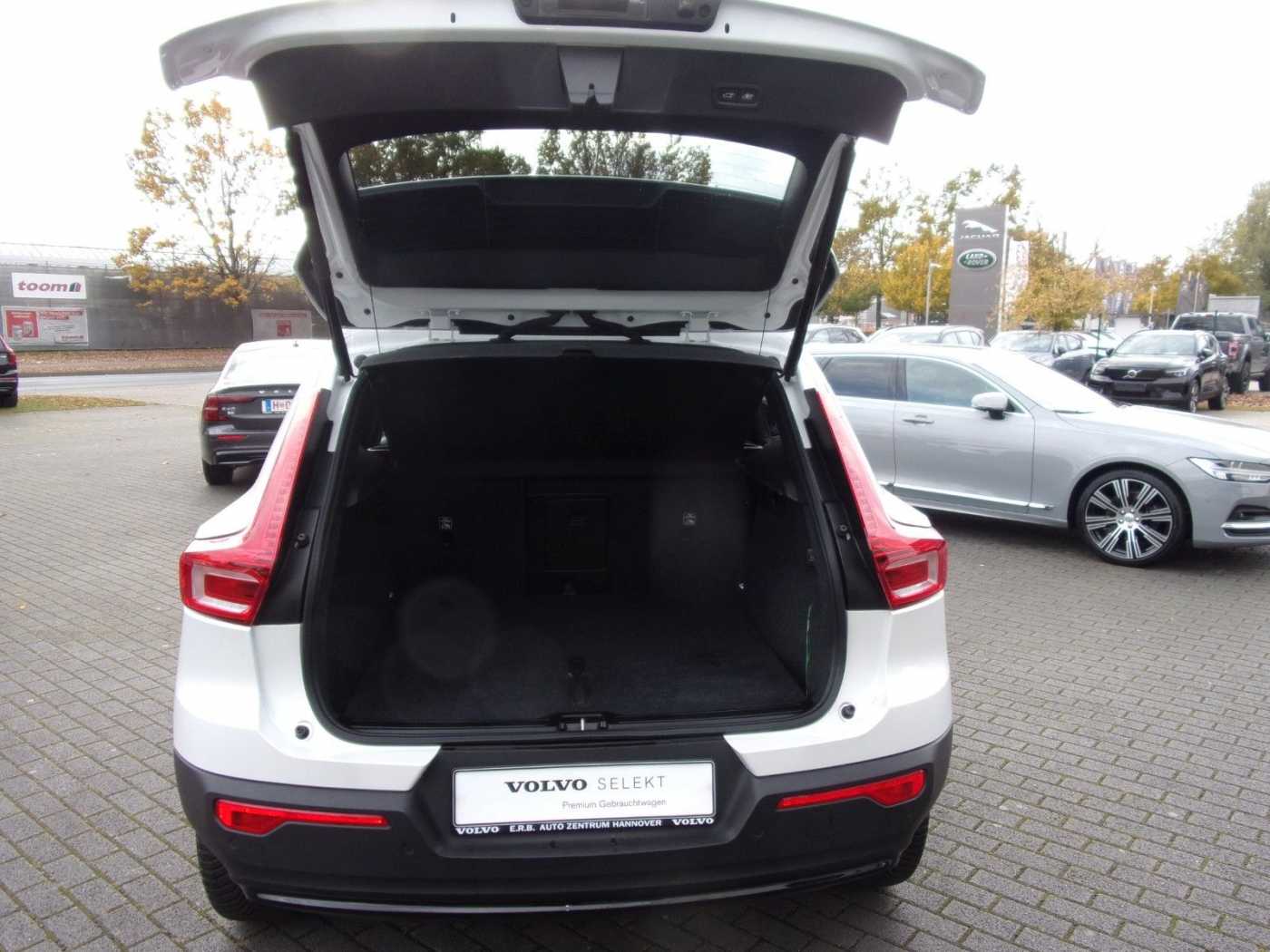 Volvo  T2  Plus Dark 2WD