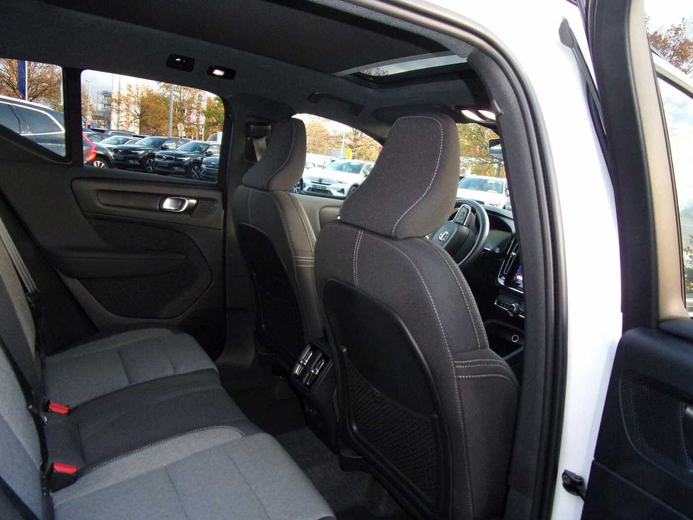 Volvo  B3 Plus Dark 2WD