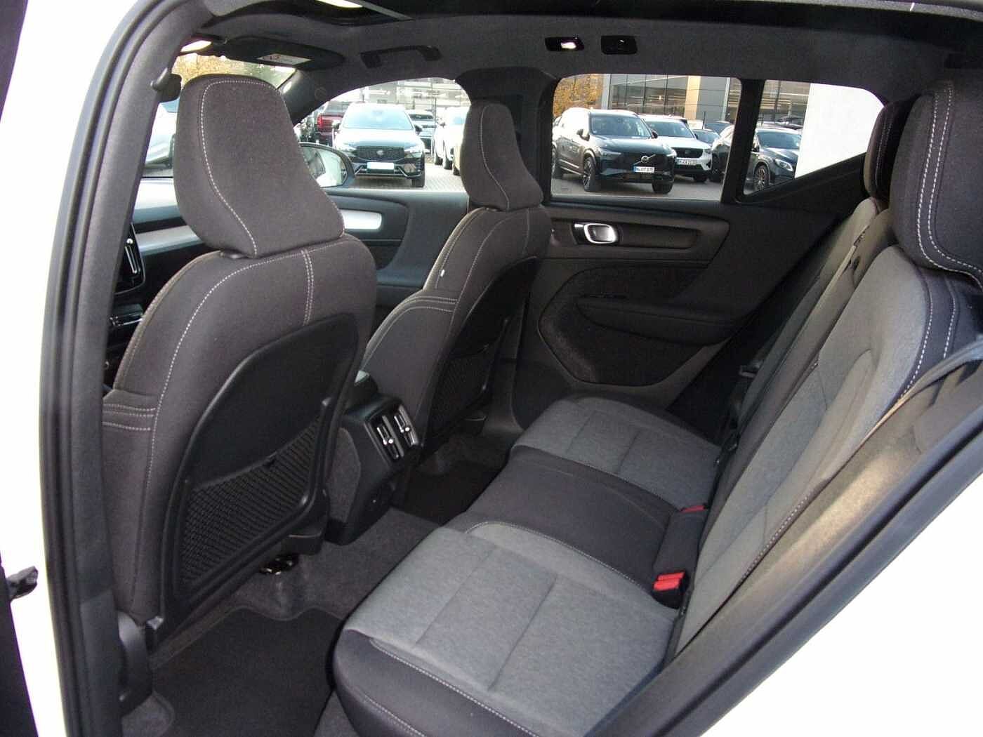 Volvo  B3 Plus Dark 2WD