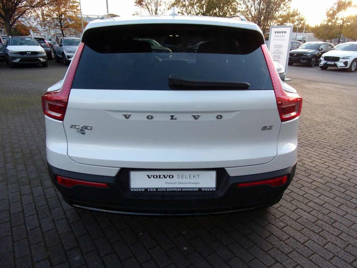 Volvo  B3 Plus Dark 2WD