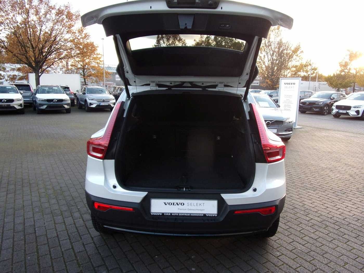 Volvo  B3 Plus Dark 2WD