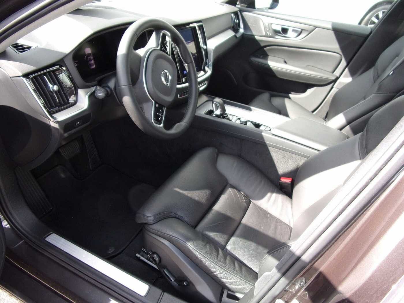 Volvo  B4 Lim. Plus Dark