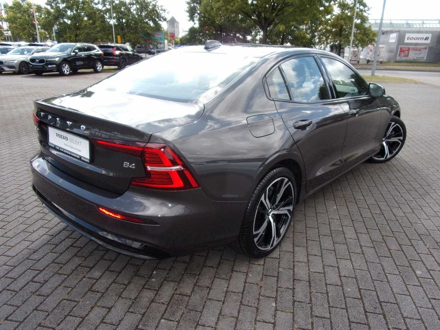 Volvo  B4 Lim. Plus Dark