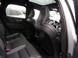 Volvo  B4 Plus Dark 2WD