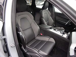 Volvo  B4 Plus Dark 2WD