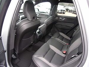 Volvo  B4 Plus Dark 2WD