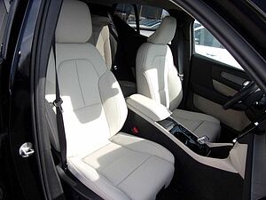 Volvo  B3  Plus Dark 2WD