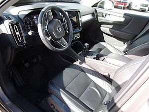 Volvo  T3  Momentum Pro 2WD