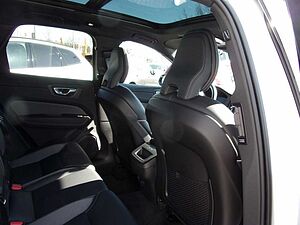 Volvo  B4 Plus Dark 2WD