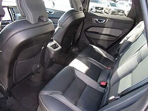 Volvo  B4 Plus Dark 2WD