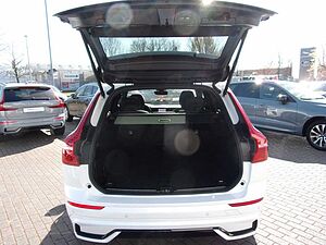 Volvo  B4 Plus Dark 2WD