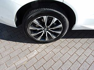 Volvo  B4 Plus Dark 2WD