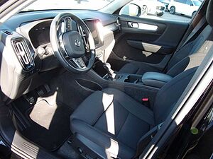 Volvo  T3 Momentum Pro 2WD