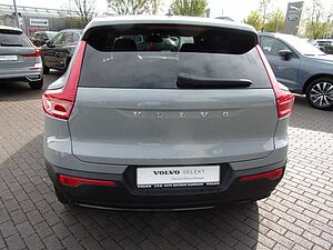 Volvo  B3 Plus Dark 2WD