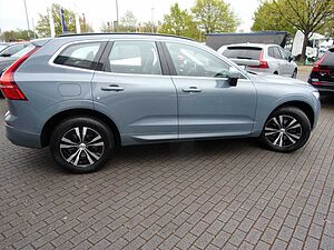 Volvo  B4  Momentum Pro AWD