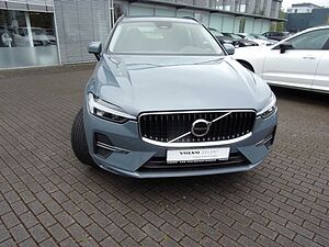 Volvo  B4  Momentum Pro AWD