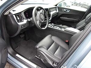 Volvo  B4  Momentum Pro AWD