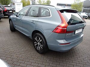 Volvo  B4  Momentum Pro AWD