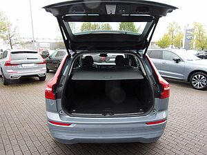 Volvo  B4  Momentum Pro AWD