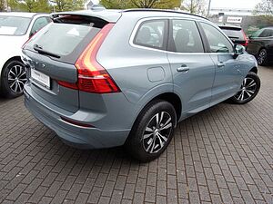 Volvo  B4  Momentum Pro AWD
