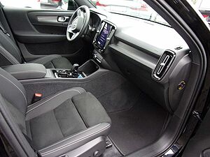 Volvo  B3 Plus Dark 2WD