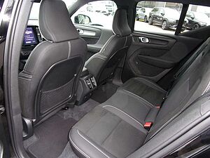 Volvo  B3 Plus Dark 2WD