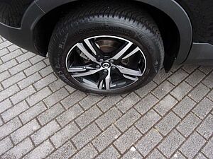 Volvo  B3 Plus Dark 2WD