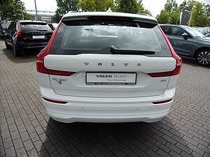 Volvo  B4  Momentum Pro 2WD
