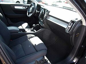 Volvo  T2 Momentum Pro 2WD