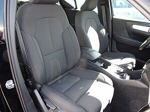 Volvo  T2 Momentum Pro 2WD