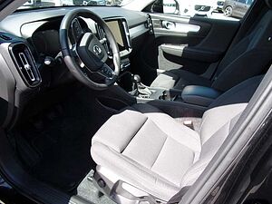 Volvo  T2 Momentum Pro 2WD