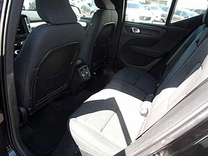 Volvo  T2 Momentum Pro 2WD