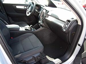 Volvo  T3 Momentum Pro 2WD
