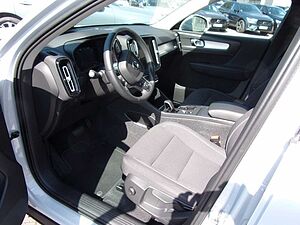 Volvo  T3 Momentum Pro 2WD