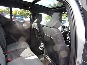 Volvo  B3 Plus Dark 2WD