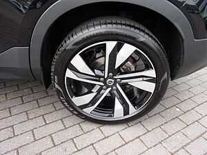 Volvo  XC40 Plus Dark 2WD