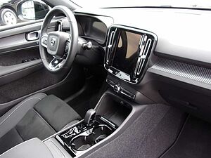 Volvo  XC40 Plus Dark 2WD