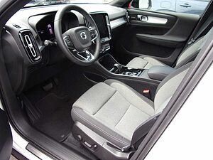Volvo  B3 Plus Dark 2WD