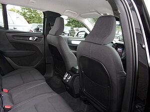 Volvo  B4 Momentum Pro AWD